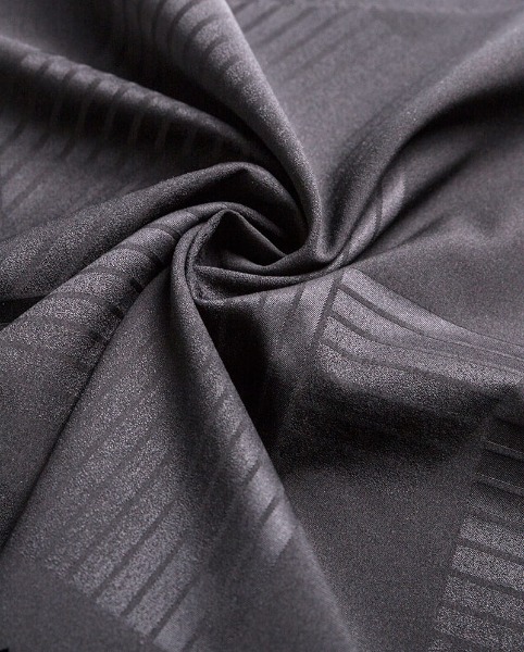 織物の全体的な構造において、縦糸と横糸はどのような役割を果たしているのでしょうか?